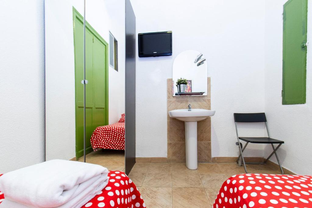 Hostal Bahia Madrid Bagian luar foto