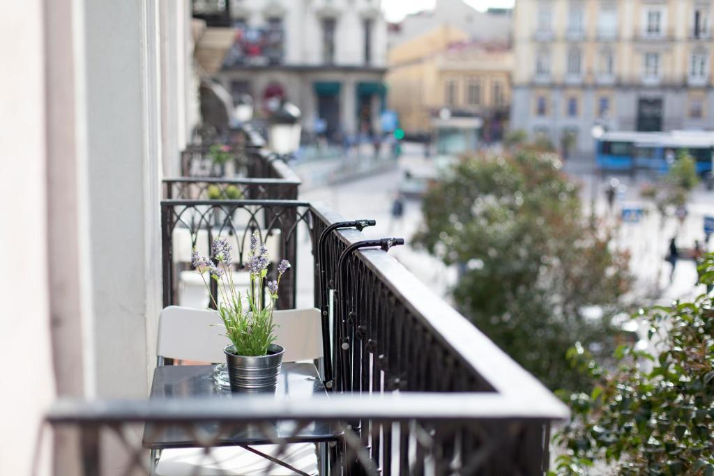 Hostal Bahia Madrid Bagian luar foto