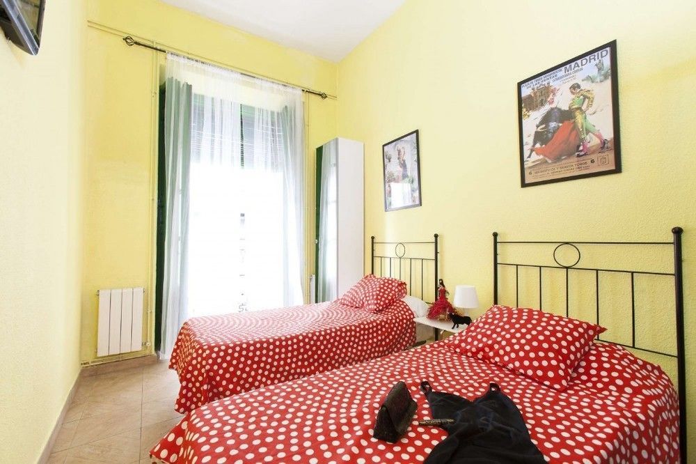 Hostal Bahia Madrid Bagian luar foto