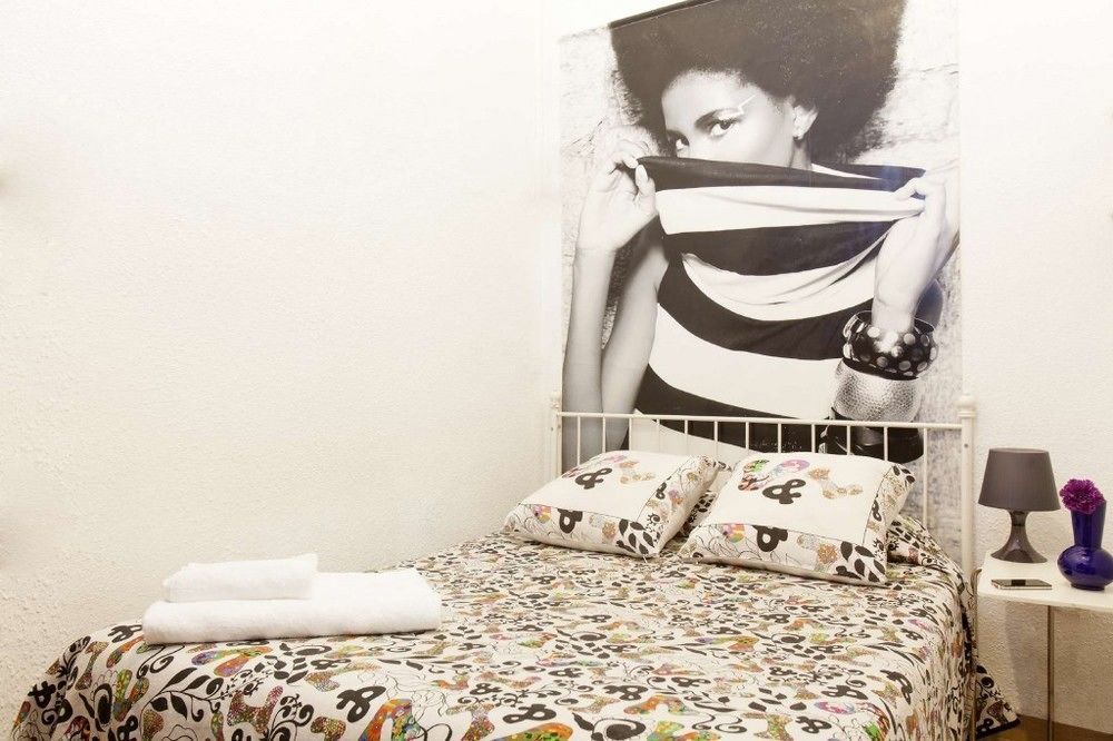 Hostal Bahia Madrid Bagian luar foto